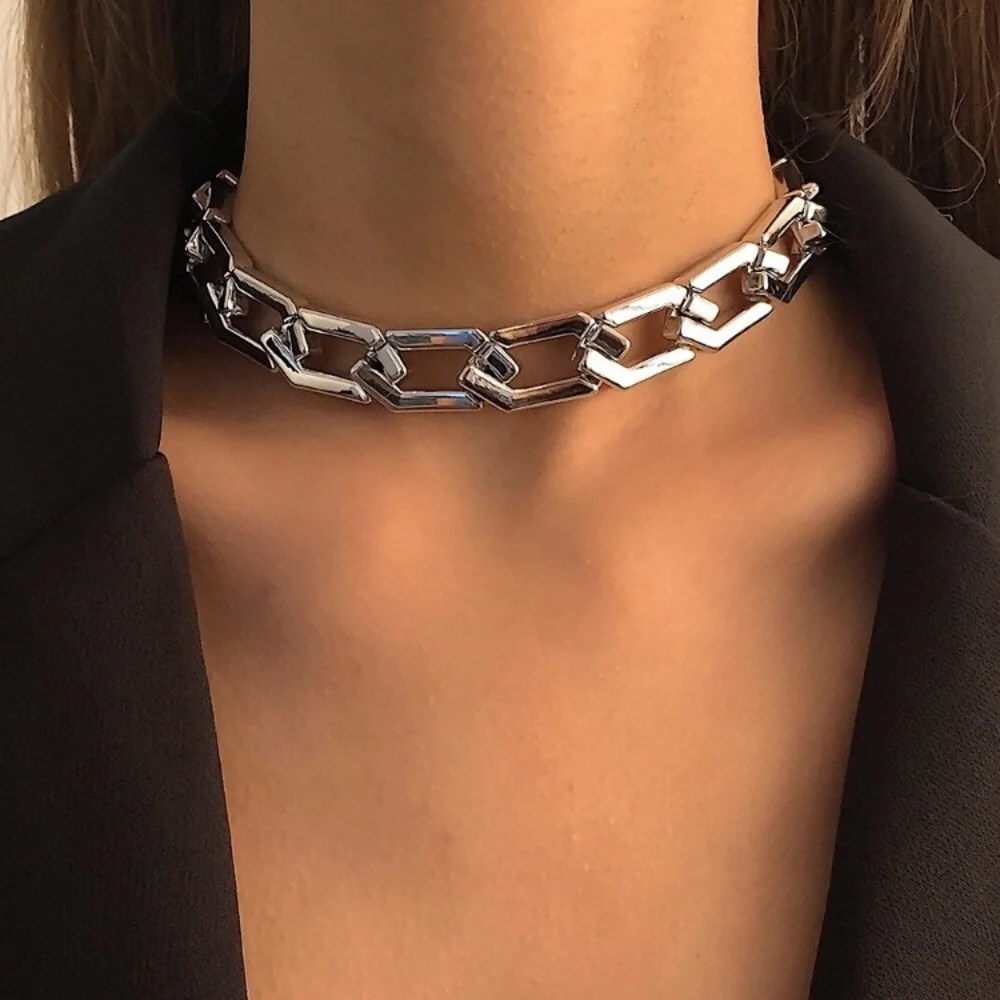 ⚜️𝟯𝟬%𝗢𝗙𝗙 𝗯𝘂𝗻𝗱𝗹𝗲𝘀 𝟯+⚜️ NEW Big Link Geometric Gold Choker - Picture 3 of 10